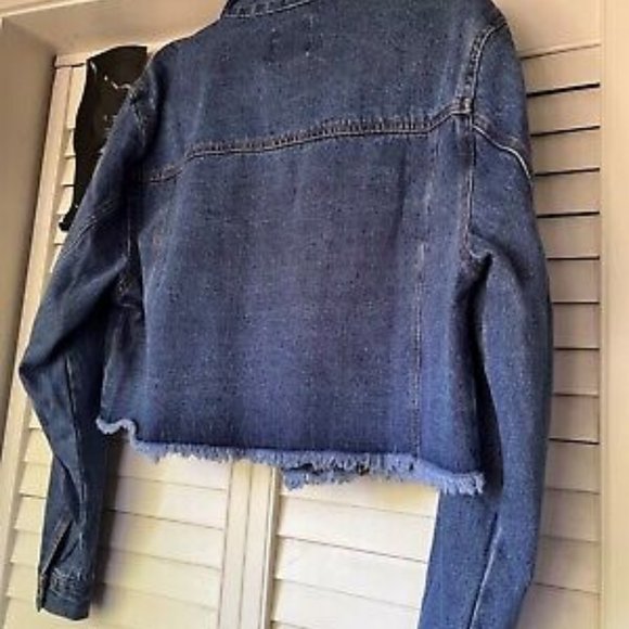 Love Tree Size M Distressed Cropped Blue Jean Jacket NWT - Picture 2 of 6